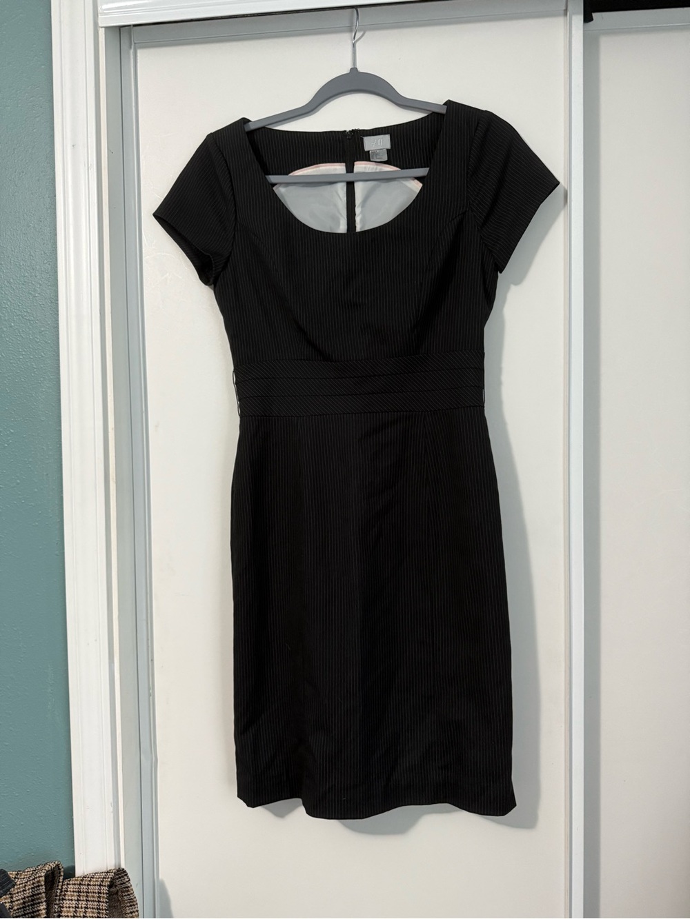 H&M Black Scoop-Neck Cap Sleeve Dress